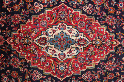 Signed Kashan-style navy rug, border pattern detail