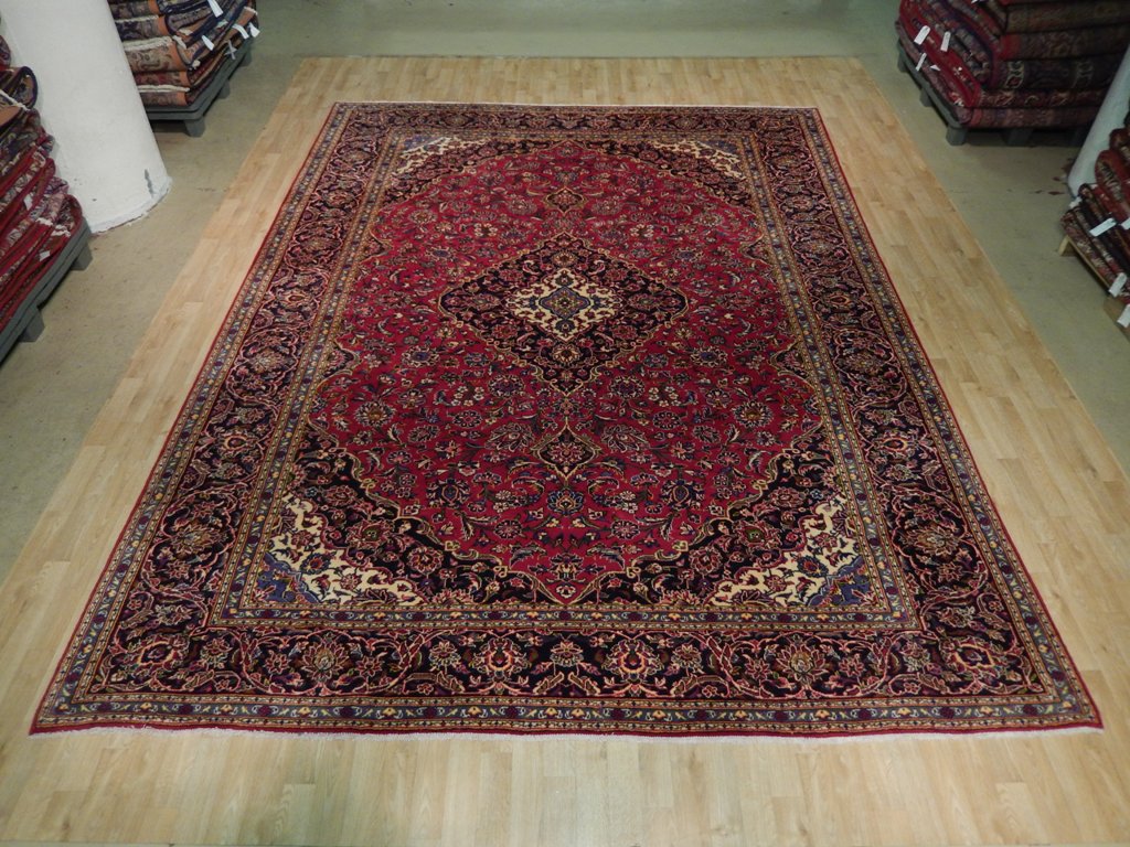 Semi-antique maroon Kashan-style rug, central floral medallion close-up