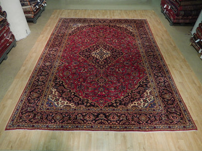 Semi-antique maroon Kashan-style rug, ivory border close-up