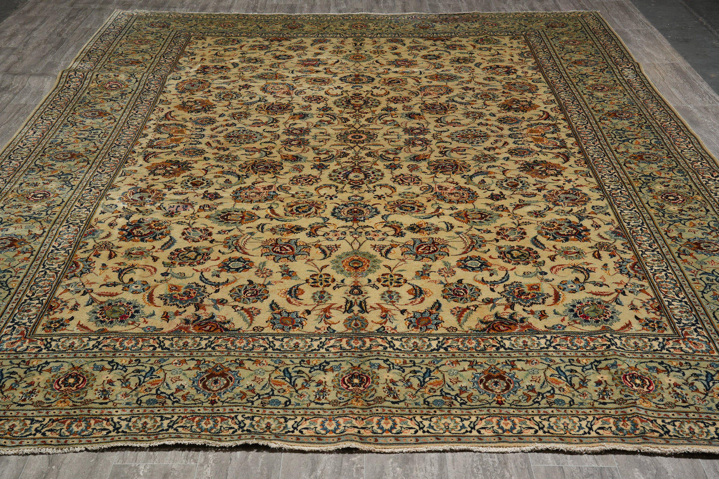 Vintage Kashan-style ivory rug, curvilinear floral vine detail