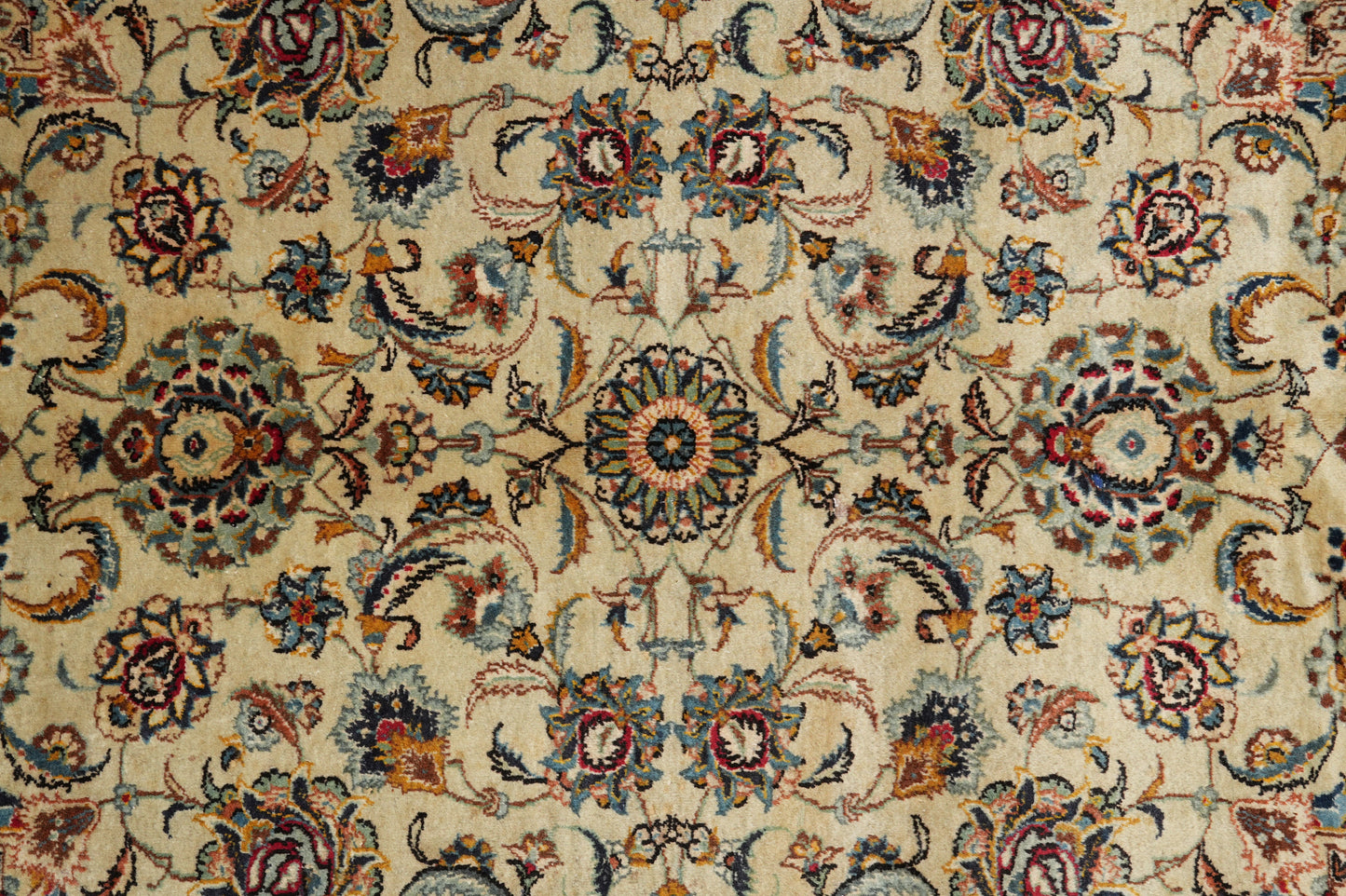 Vintage Kashan-style ivory rug, border pattern in navy and soft red