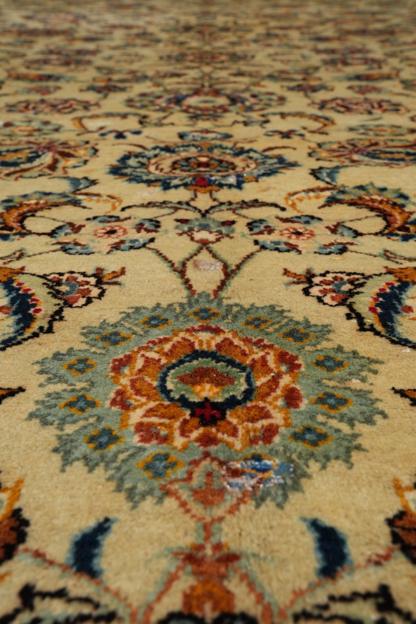 Vintage Kashan-style ivory rug, corner motif with floral arabesques