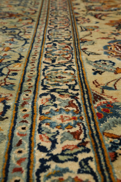 Vintage Kashan-style ivory rug, secondary medallion close-up