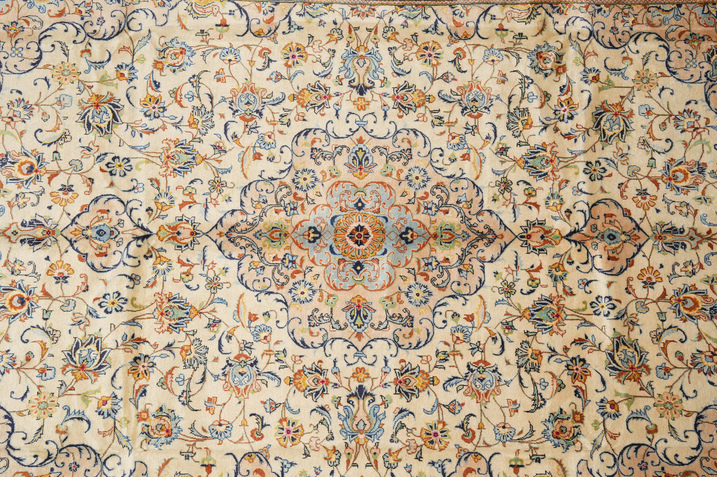 Kashan-style ivory floral rug, border pattern in navy and red