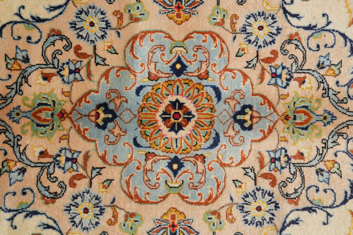 Kashan-style ivory floral rug, corner motif with floral arabesques