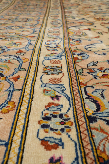 Kashan-style ivory floral rug, color balance between ivory field and red detail