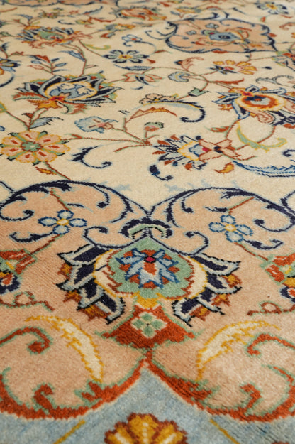 Kashan-style ivory floral rug, edge and selvedge close-up