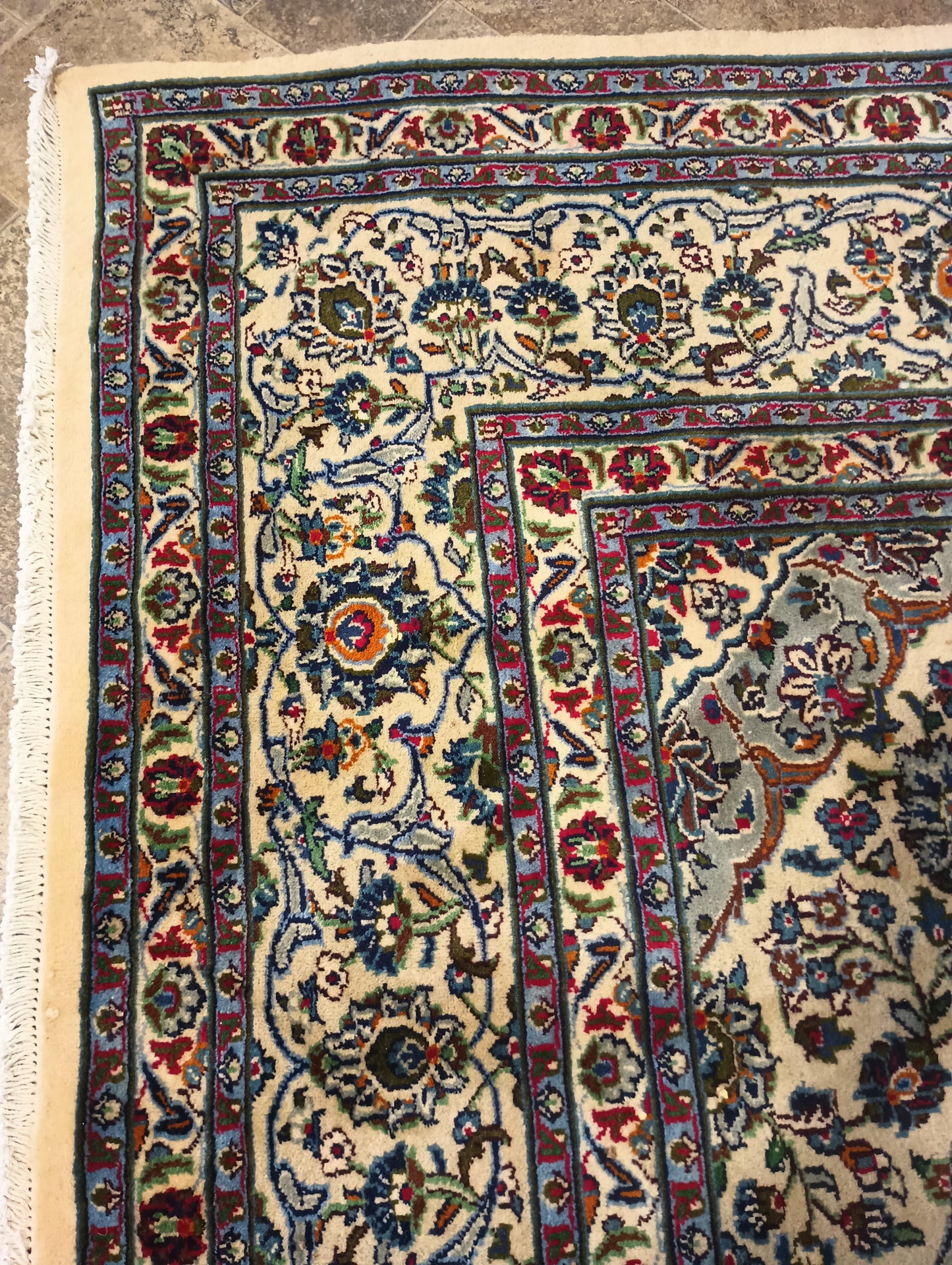 Semi-antique Kashan-style ivory rug, border pattern in navy and soft red
