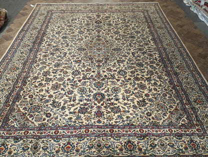 Semi-antique Kashan-style ivory rug, color balance close-up showing ivory field