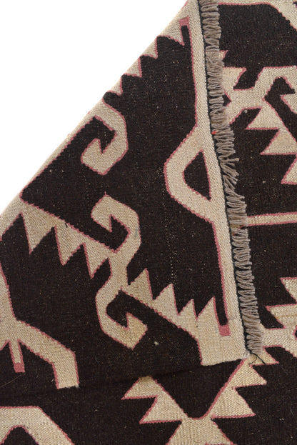 Modern Kilim, alternate corner pattern continuity