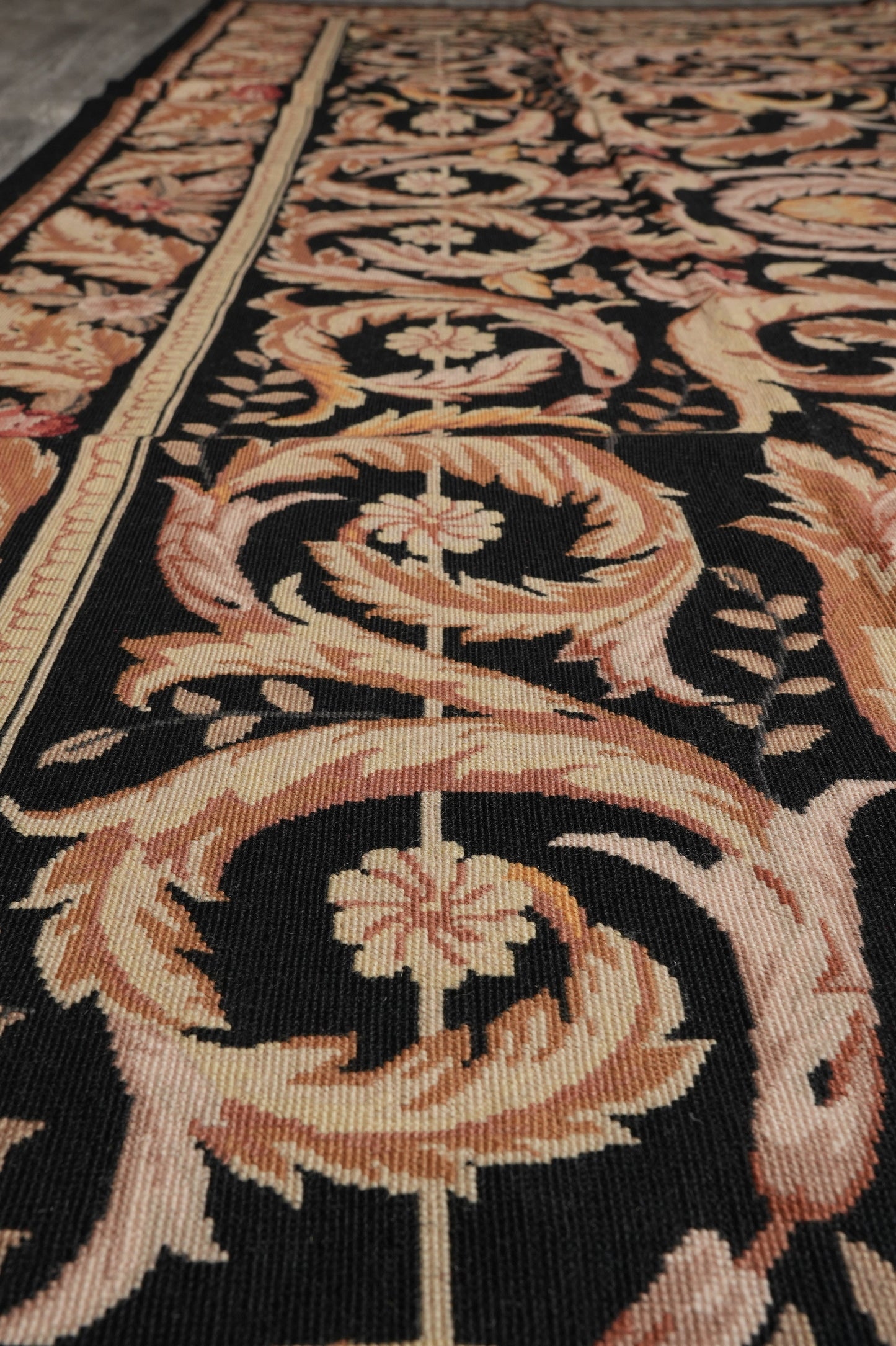 Black Aubusson rug, secondary border pattern detail