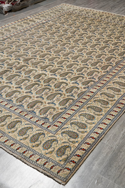 1970s paisley Kashan-style rug, edge and selvedge close-up