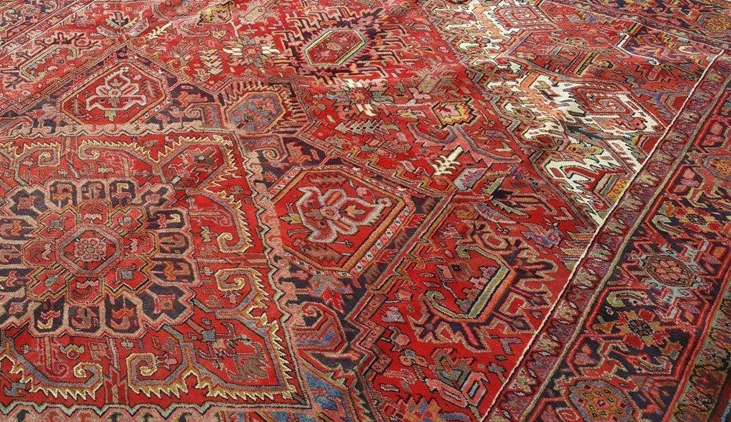 9 x 13 Heriz-style hand-knotted wool rug, full layout view