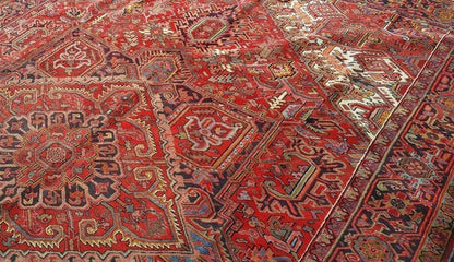 9 x 13 Heriz-style hand-knotted wool rug, full layout view